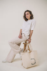 Laden Sie das Bild in den Galerie-Viewer, The Dharma Diaries Canvas Shopper