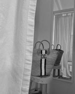 Laden Sie das Bild in den Galerie-Viewer, The Monogram Bag