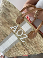 Laden Sie das Bild in den Galerie-Viewer, The Monogram Bag