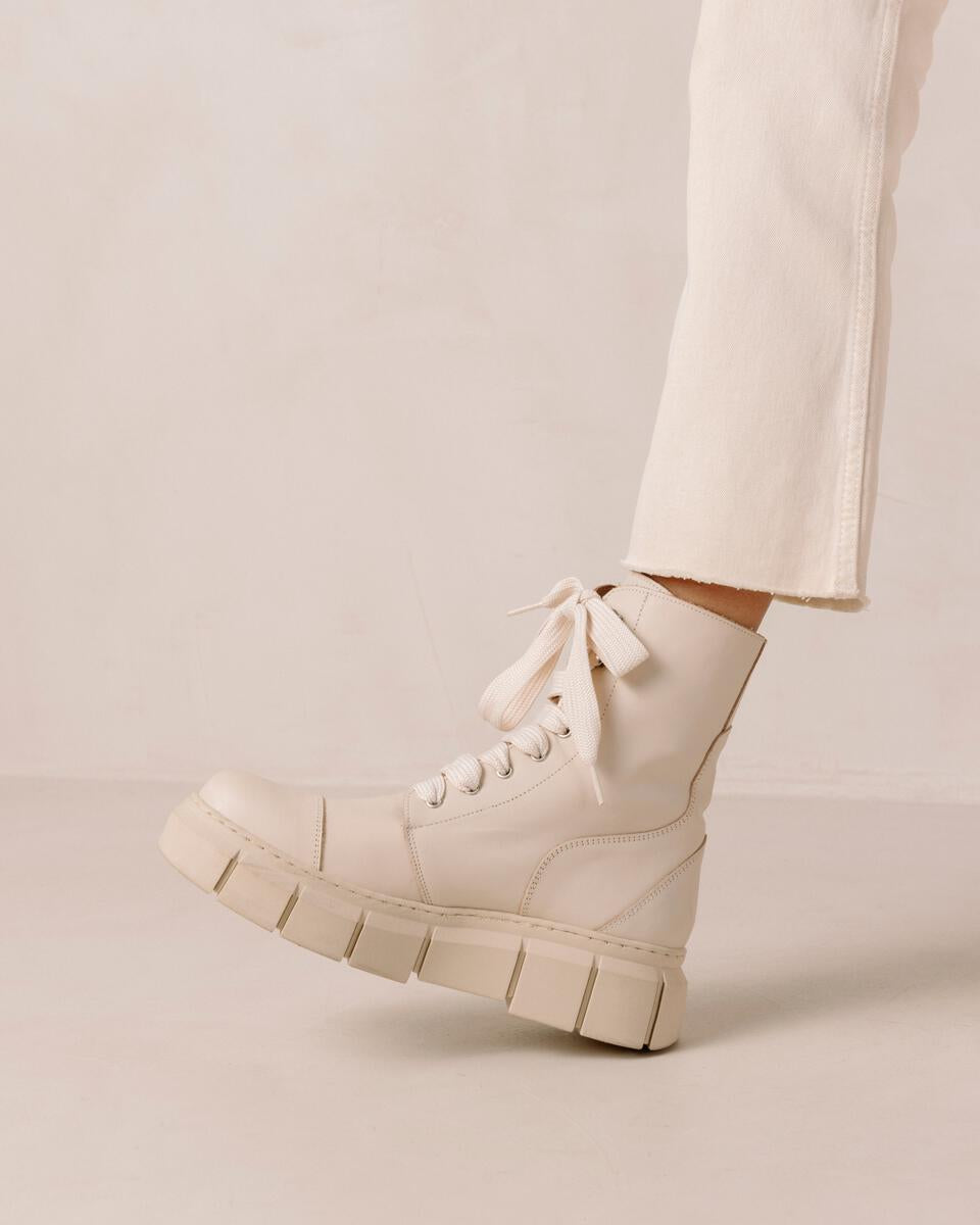 Combat Boots Can Can Beige