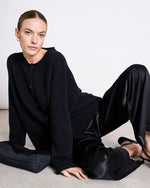 Laden Sie das Bild in den Galerie-Viewer, Oversized Wool Cardigan Tinco GOTS
