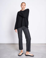 Laden Sie das Bild in den Galerie-Viewer, Jumper Sona black GOTS

