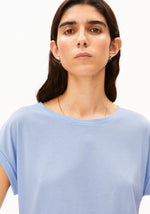 Laden Sie das Bild in den Galerie-Viewer, Jilaana T-Shirt light blue

