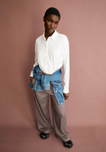 Laden Sie das Bild in den Galerie-Viewer, Bluse Larisaana in weiß
