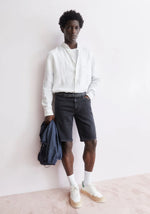 Laden Sie das Bild in den Galerie-Viewer, Naailo Denim Shorts black washed
