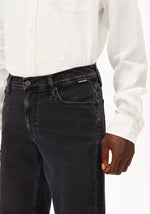 Laden Sie das Bild in den Galerie-Viewer, Naailo Denim Shorts black washed
