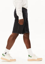 Laden Sie das Bild in den Galerie-Viewer, Naailo Denim Shorts black washed
