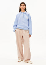 Laden Sie das Bild in den Galerie-Viewer, Polo Sweatshirt light blue
