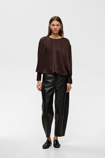 Laden Sie das Bild in den Galerie-Viewer, Olive Blouse
