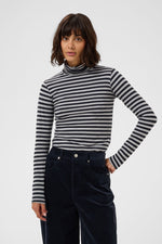 Laden Sie das Bild in den Galerie-Viewer, Langarm Shirt mit Rollkragen Efinas in Navy Stripe
