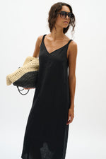 Laden Sie das Bild in den Galerie-Viewer, Kleid ElinorIW black
