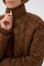 Laden Sie das Bild in den Galerie-Viewer, Gesteppte Jacke Olilana in downtown brown
