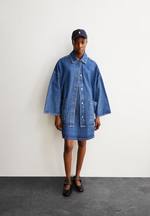 Laden Sie das Bild in den Galerie-Viewer, Oversize Jeanshemd Draapy
