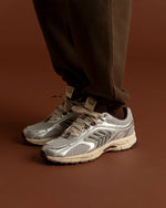 Laden Sie das Bild in den Galerie-Viewer, The Re-Run Evo Silver - Red
