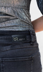 Laden Sie das Bild in den Galerie-Viewer, Mid Waist Flared Jeans Vic
