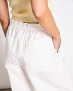 Laden Sie das Bild in den Galerie-Viewer, Drawstring Wide Pants Kiva white
