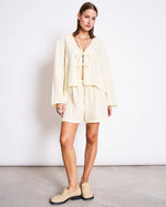 Laden Sie das Bild in den Galerie-Viewer, Leinenbluse Skagen Butteryellow
