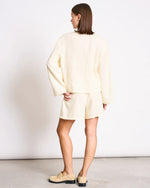 Laden Sie das Bild in den Galerie-Viewer, Leinenbluse Skagen Butteryellow
