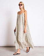 Laden Sie das Bild in den Galerie-Viewer, Spaghetti Dress Tova Dalmatian Dots
