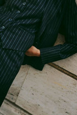 Laden Sie das Bild in den Galerie-Viewer, Glitzer Nadelstreifenweste Valentine
