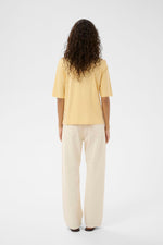 Laden Sie das Bild in den Galerie-Viewer, Shirt Sophie Chamomile - Yellow
