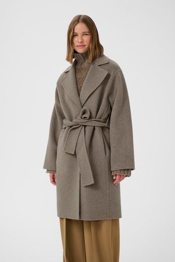Coat Yilla