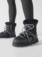 Laden Sie das Bild in den Galerie-Viewer, Winterboots Blurred Black
