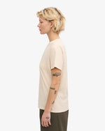 Laden Sie das Bild in den Galerie-Viewer, Women Light Organic Tee - Ivory White
