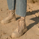 Laden Sie das Bild in den Galerie-Viewer, Combat Boots Can Can Beige
