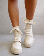 Laden Sie das Bild in den Galerie-Viewer, Combat Boots Can Can Beige
